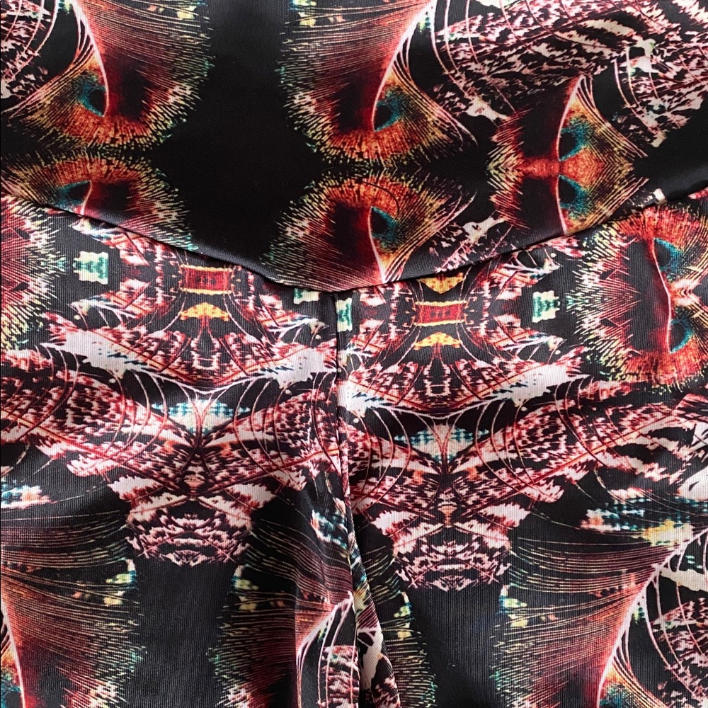 Psychedelic booty shorts - Picture 6 of 8